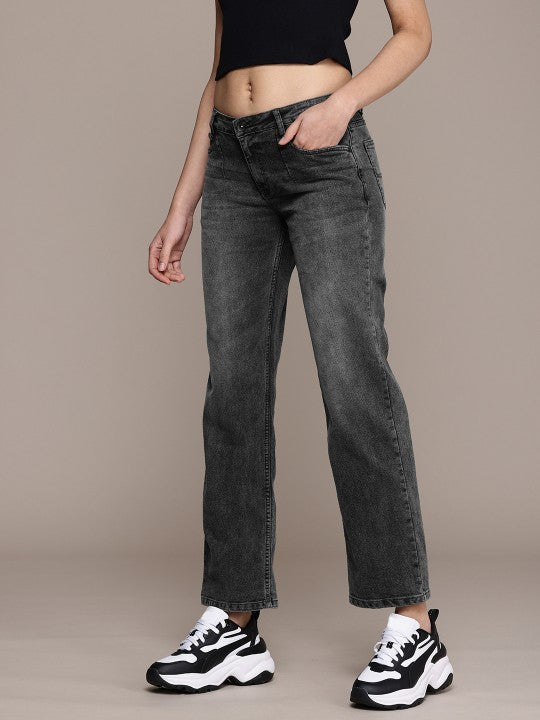 Women’s Straight-Fit Heavy Fade Stretchable Jeans