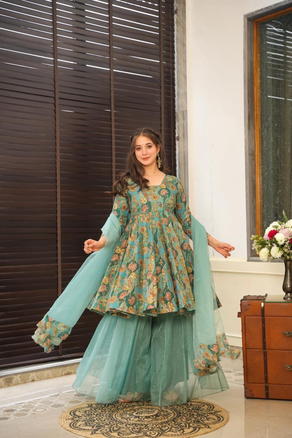 Romainia Embroidery Suit Set