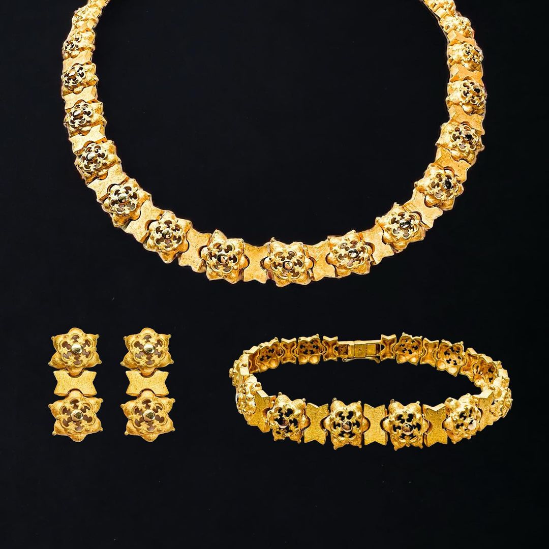 1 Gram fancy gold necklace, with matching earrings and bracelet